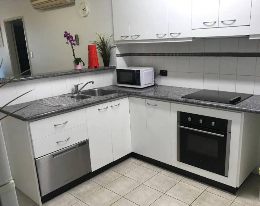 City & Lakeside With Free Parking, Pool And 10 Mins Walk Into The City Perth Eksteriør bilde