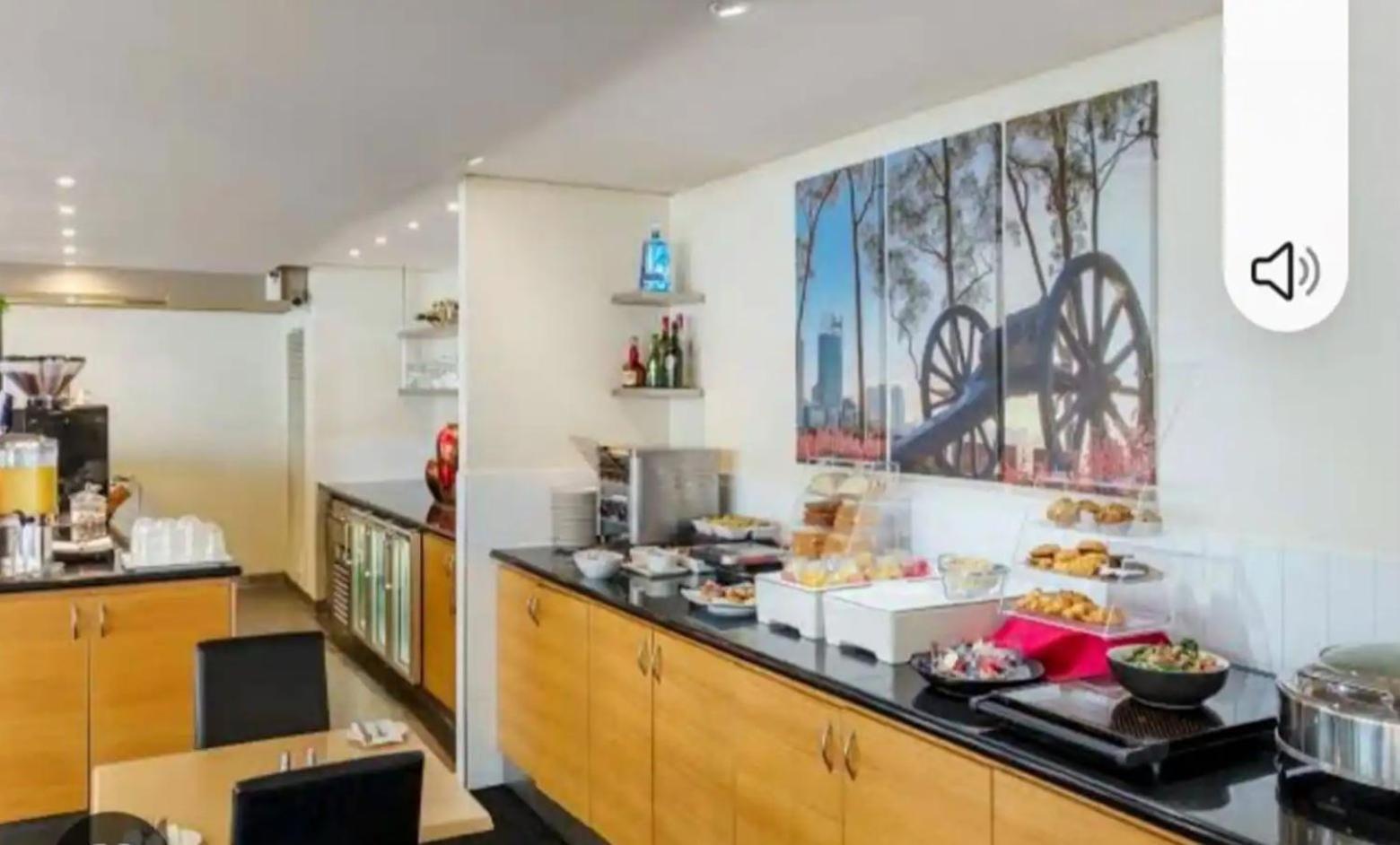 City & Lakeside With Free Parking, Pool And 10 Mins Walk Into The City Perth Eksteriør bilde